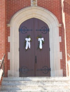 bows and greenery on the church door